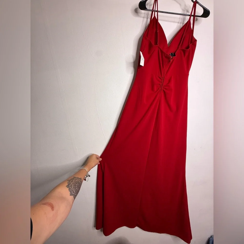 Windsor Striking Red Maxi Dress - Picture 8 of 8